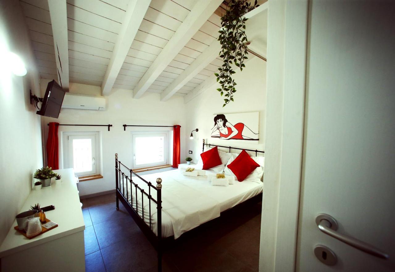 Ermi Hotel Sona Buitenkant foto